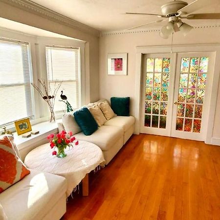 Near Train Station Gorgeous 3-Bedroom Apartment With Patios Boston Esterno foto