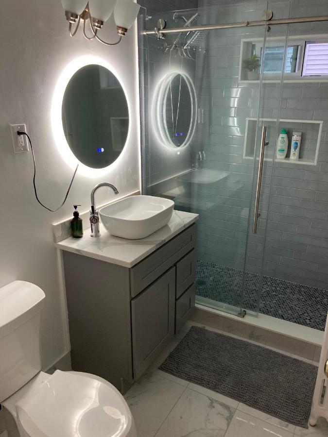 Near Train Station Gorgeous 3-Bedroom Apartment With Patios Boston Esterno foto