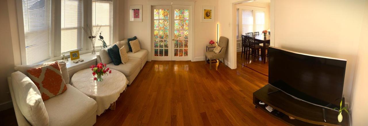 Near Train Station Gorgeous 3-Bedroom Apartment With Patios Boston Esterno foto