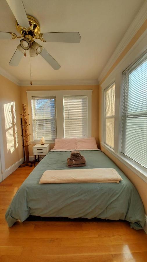 Near Train Station Gorgeous 3-Bedroom Apartment With Patios Boston Esterno foto