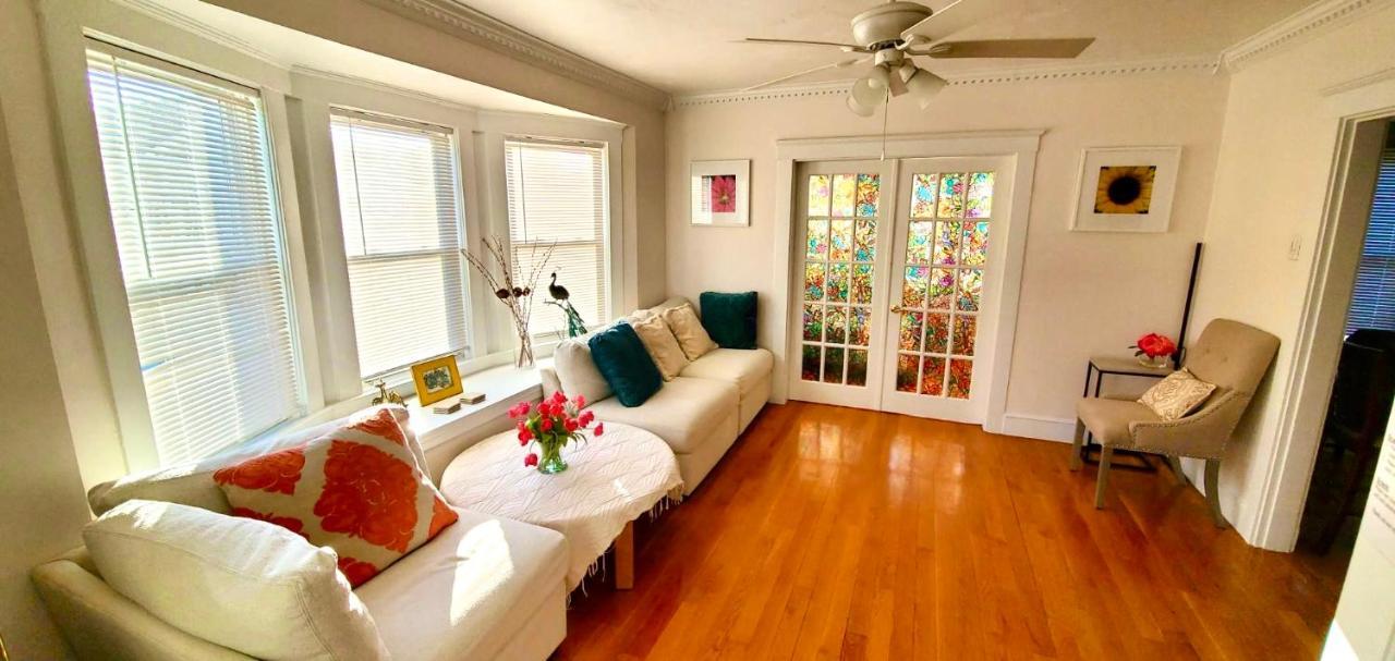 Near Train Station Gorgeous 3-Bedroom Apartment With Patios Boston Esterno foto