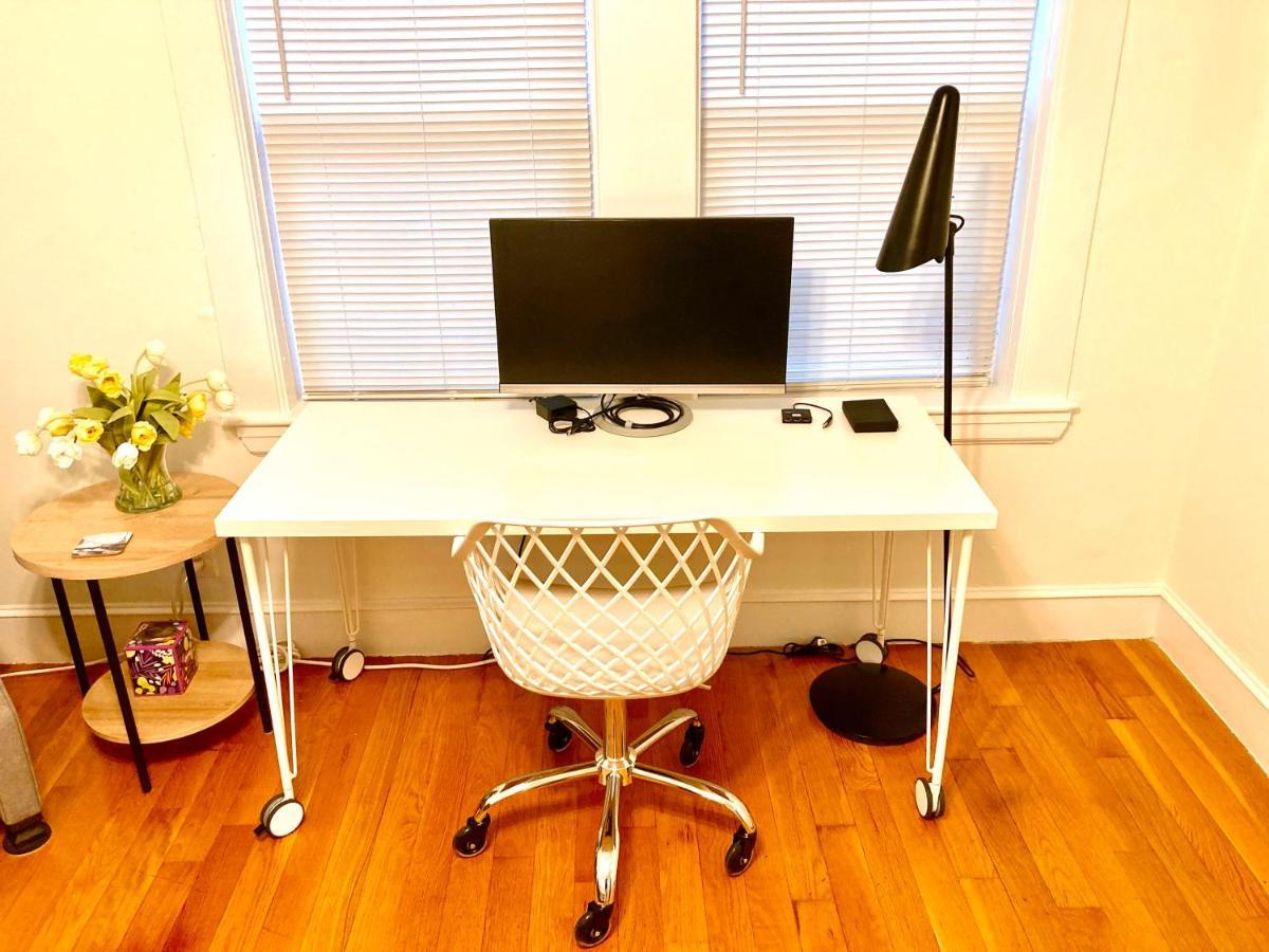 Near Train Station Gorgeous 3-Bedroom Apartment With Patios Boston Esterno foto