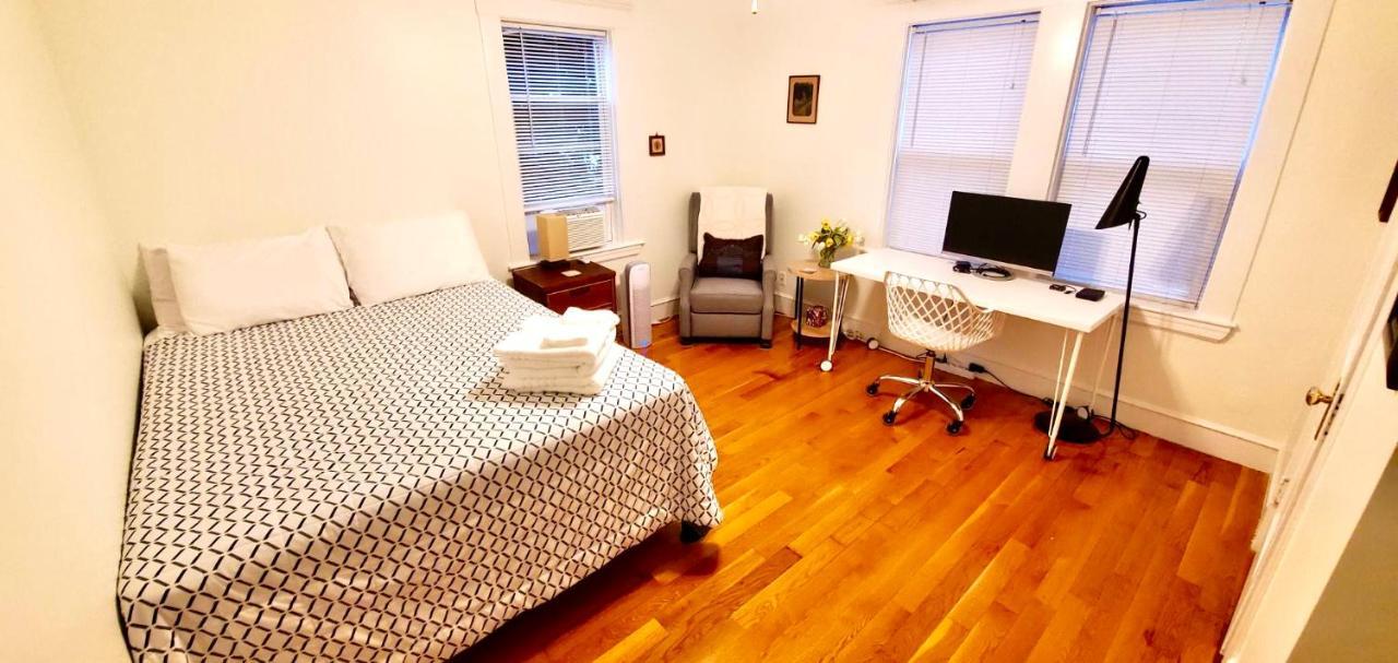 Near Train Station Gorgeous 3-Bedroom Apartment With Patios Boston Esterno foto